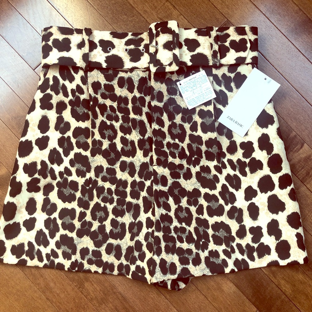 NWT - Zara Animal Print Shorts w Pockets & Belt